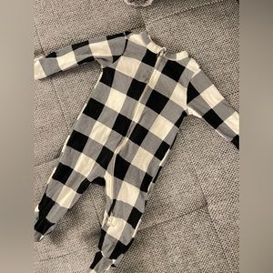 New Old Navy Baby Black Buffalo Plaid Onesie - Family Matching Pajamas